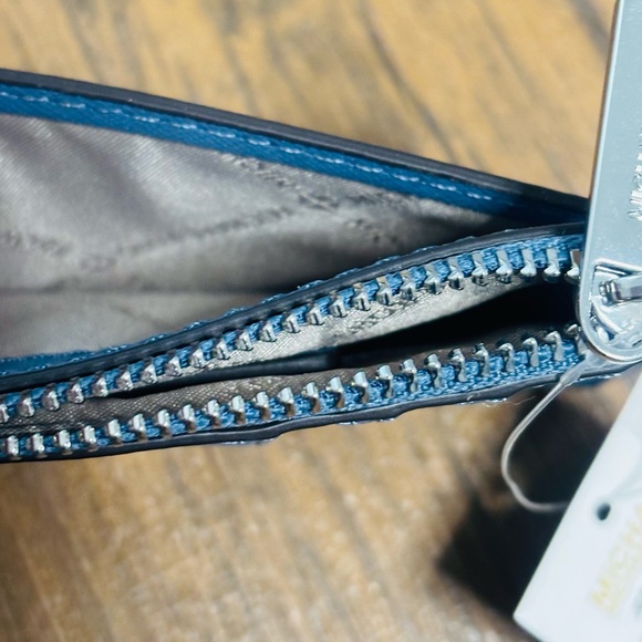 MICHAEL KORS OUTLET Blue Medium Logo Card Case New with tags!!! - Picture 3 of 9